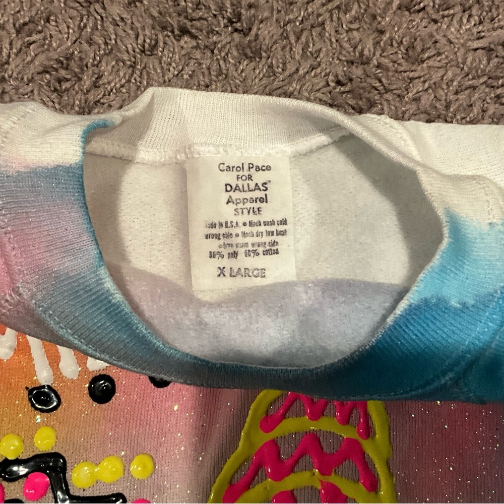 Rare And Vintage Bloomingdale’s “Bloomies” Puffy Paint XL Crewneck Sweatshirt - Picture 8 of 10